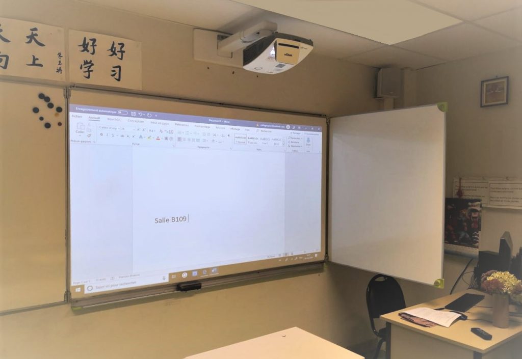 installation de videoprojecteur dans une salle de classe