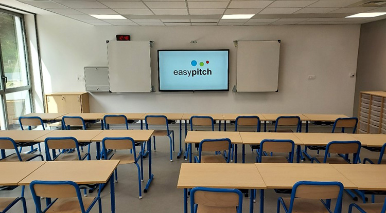Cinq écrans interactifs Easypitch à Juvisy-sur-Orge